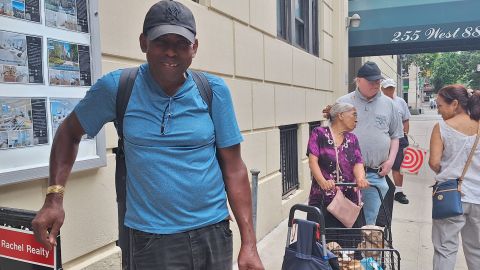 El migrante colombiano 'Tyson' dice que diariamente se observan ataques contra los hispanos, pero pocos hacen denuncias.