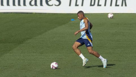 El delantero francés del Real Madrid Kylian Mbappé durante el entrenamiento realizado este miércoles en la Ciudad Deportiva de Valdebebas.