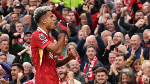 Luis Diaz celebra tras marcar el 1-0 en el partido entre el  Liverpool FC y el Brentford FC.