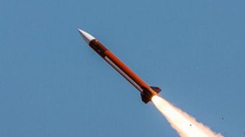 Firmaron un acuerdo entre la empresa estadounidense Raytheon y el grupo polaco Huta Stalowa Wola para la producción de lanzamisiles.