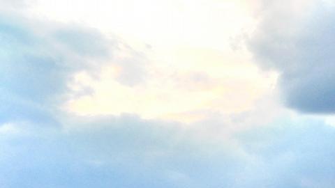 Una columna de humo salía de una de las torres de la planta.