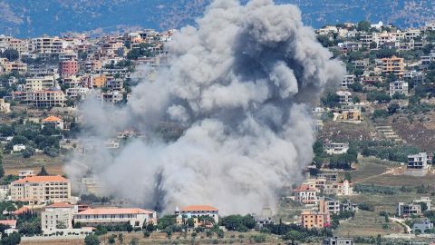 Más de una docena de países piden a sus ciudadanos salgan de Líbano de inmediato.