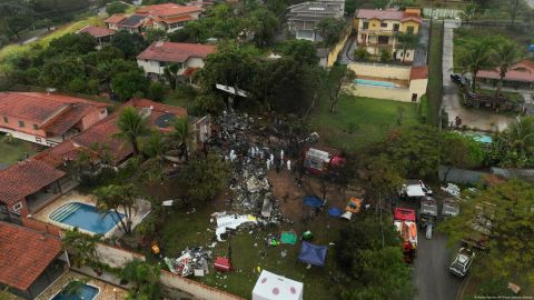 El viernes 9 de agosto un avión de la aerolínea Voepass con 62 personas a bordo se desplomó y estrelló en un conjunto de casas en Vinhedo.