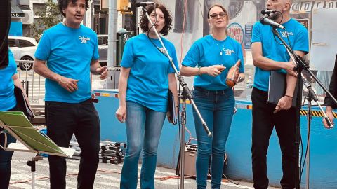 El sábado 3 de agosto se presentó el coro Cappella Sur en la calle 99 en Manhattan en el marco del Primer Festival de coros latinos.