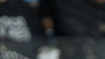 Guido Pizarro (i) de Tigres discute con Santiago Rodríguez (c) de New York este martes, en un partido de la Leagues Cup entre Tigres y New York City FC.