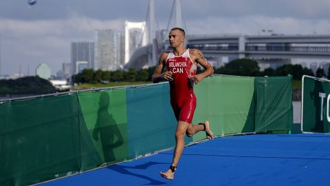 Triatleta canadiense Tyler Mislawchuk vomitó 10 veces tras nadar en el Sena