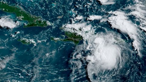 Emiten alerta en Puerto Rico por posible formación de tormenta tropical Ernesto