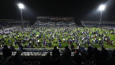 Partido de Copa Argentina terminó en una batalla campal [Video]