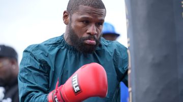 Floyd Mayweather durante una exhibición en Zimbabue.