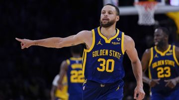 Stephen Curry acuerda millonario contrato para quedarse con Golden State Warriors