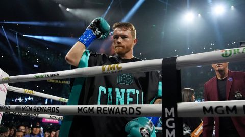 Canelo Álvarez durante su pelea ante Jaime Munguía.