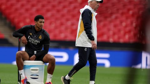 Carlo Ancelotti y Jude Bellingham comparten durante un entrenamiento.