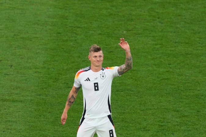 Toni Kroos durante un encuentro de la Eurocopa 2024 con Alemania.