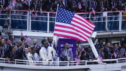 Equipo olímpico de Estados Unidos durante la ceremonia de inaguración de París 2024.