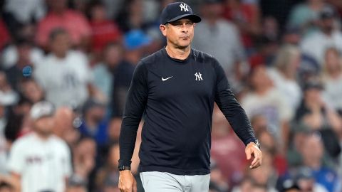 Aaron Boone durante un duelo ante Boston Red Sox.