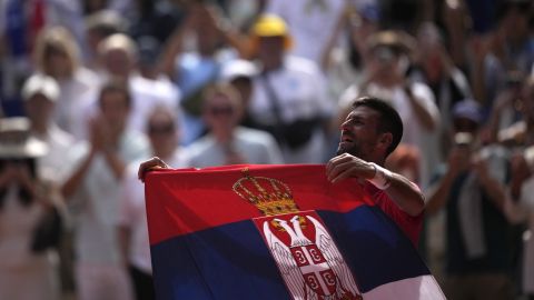 Un héroe: Novak Djokovic recibió espectacular bienvenida en Serbia tras su oro en París 2024