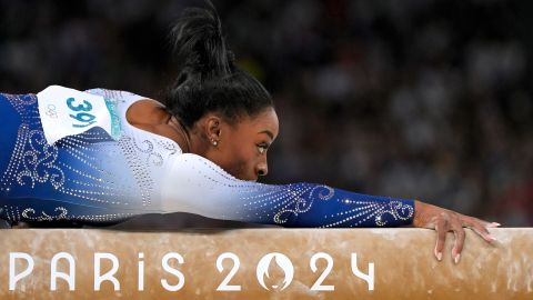 Simone Biles, gimnasta estadounidense en París 2024.