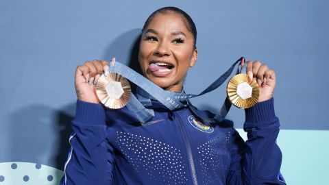 Gimnasta estadounidense Jordan Chiles perderá medalla de bronce olímpica tras fallo del TAS