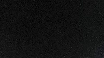 LeBron James muestra su medalla de oro de los Juegos Olímpicos de París 2024.