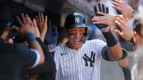 Aaron Judge celebra su cuadrangular ante Texas Rangers.