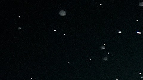 Aaron Jugde recibe un baño de hielo por parte de sus compañeros tras conectar su jonrón 300.