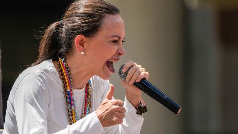 Machado habla durante una manifestación para protestar contra los resultados oficiales que declararon a Maduro como ganador de las elecciones presidenciales de julio.