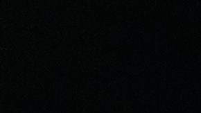 Shohei Ohtani realiza lanzamientos en terreno plano antes de su ingreso a una corta sesión de bullpen.