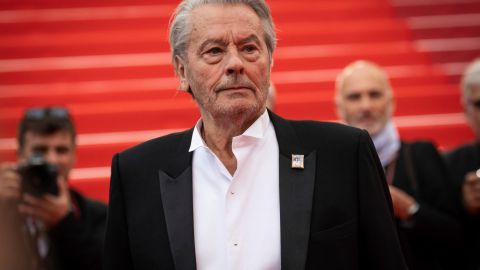 Alain Delon padecía de un linfoma.