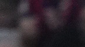 El delantero del Barcelona Robert Lewandowski remata ante el portero Álex Padilla.