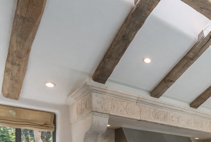 La mansión incluye una gran cocina tipo gourmet.