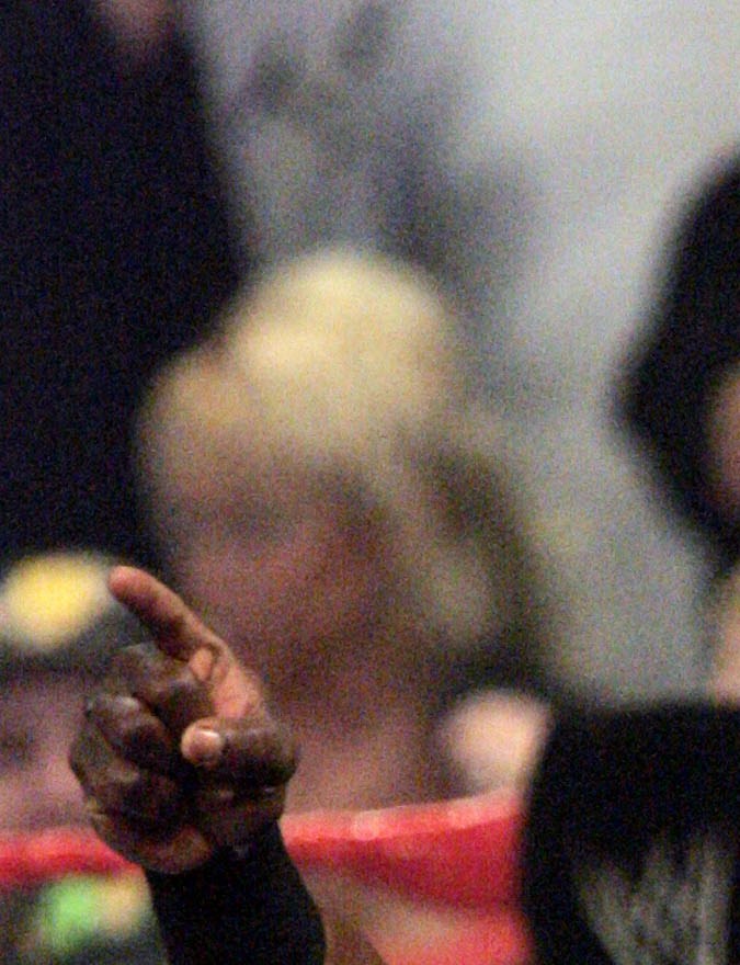 19 de marzo de 2007, el entonces luchador de la WWE Bobby Lashley celebra después de derrotar a Chris Masters durante un combate en WWE Monday Night Raw en Indianápolis. Foto: Tom Strattman.