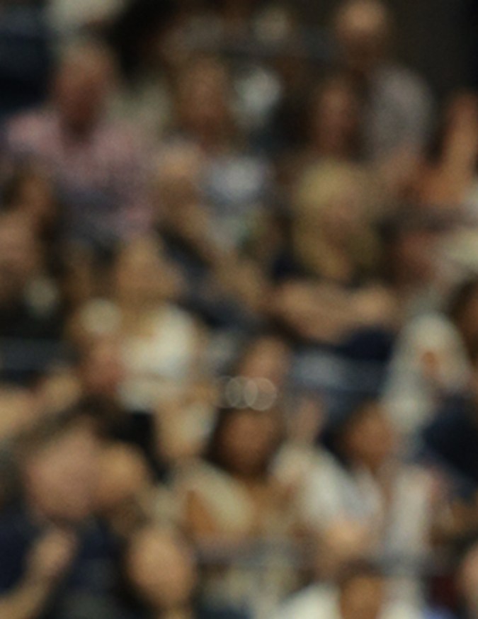 Alcaraz celebra un punto durante el partido de primera ronda.