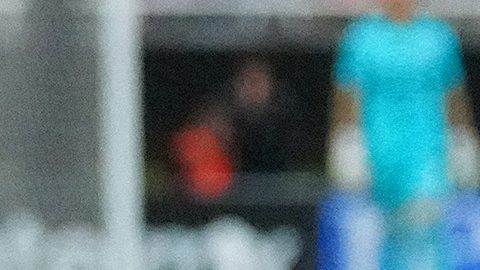 Javier Hernández "Chicharito" en lamento, durante partido de Chivas.