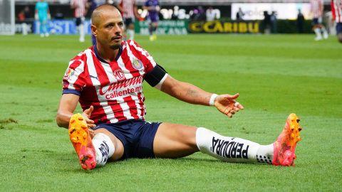 Javier Hernández "Chicharito" en lamento, durante partido de Chivas.