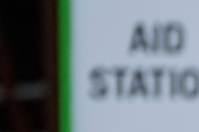 Claire Michel de Bélgica compite durante el triatlón de relevos mixtos en los Juegos Olímpicos de Verano de 2020, el sábado 31 de julio de 2021, en Tokio, Japón. (Foto AP/Eugene Hoshiko)