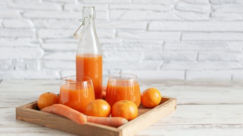 Jugo de naranja y zanahoria