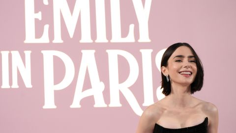 Lily Collins es la protagonista de 'Emily in Paris', serie original de Netflix.