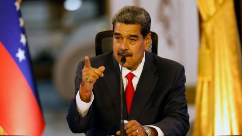 Maduro volvió a acusar a los manifestantes de "fascistas" y amenazó con ir "con todo" contra ellos.