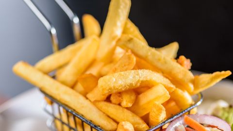 Aprende a recalentar las papas fritas con 3 sencillos trucos