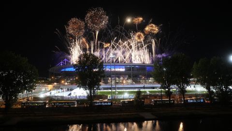 Los fuegos artificiales marcan el final de la ceremonia de clausura de los Juegos Olímpicos 2024.