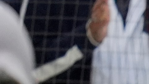 Juan Soto (R), Aaron Judge (C) y Giancarlo Stanton (#27) celebran durante un encuentro de New York Yankees.