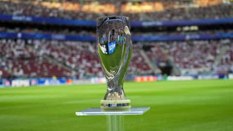 Trofeo de la Supercopa de Europa.