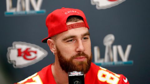 Travis Kelce pagó $6 millones de dólares por la casa el año pasado.