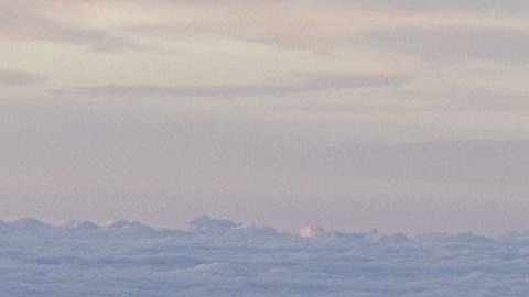 El volcán Dukono de Indonesia hizo erupción, ningún escalador resultó herido de gravedad.