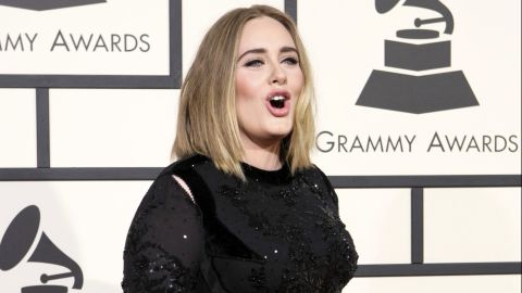 Adele posando.