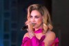 Aracely Arámbula actuando en público.