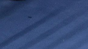 El boxeador estadounidense Floyd Mayweather (d) combate ante su compatriota John Gotti III, este sábado durante una pelea de exhibición en la Arena Ciudad de México.