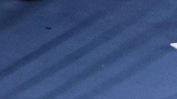 El boxeador estadounidense Floyd Mayweather (d) combate ante su compatriota John Gotti III, este sábado durante una pelea de exhibición en la Arena Ciudad de México.