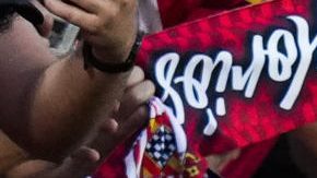 El delantero del Girona Abel Ruiz (i) celebra su gol durante el partido de la jornada 3 de LaLiga EA Sports entre el Girona FC y el CA Osasuna.