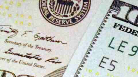 Un inmigrante chileno muestra cómo hace para ganar $5,000 por mes en Estados Unidos.
